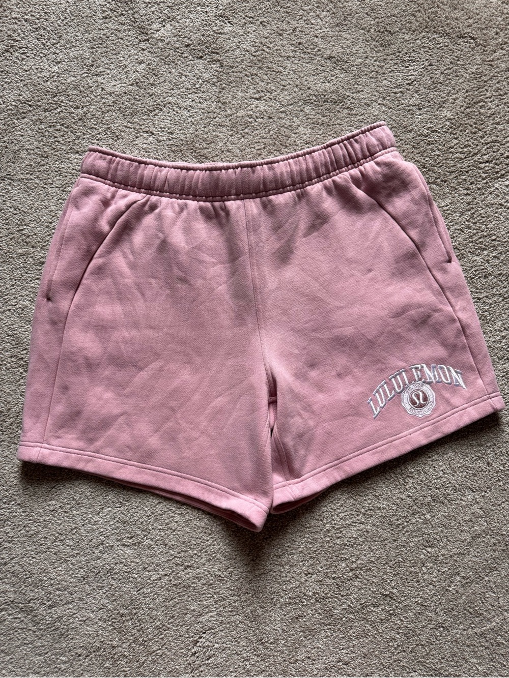 Lululemon Scuba Mid-Rise Shorts 7” L